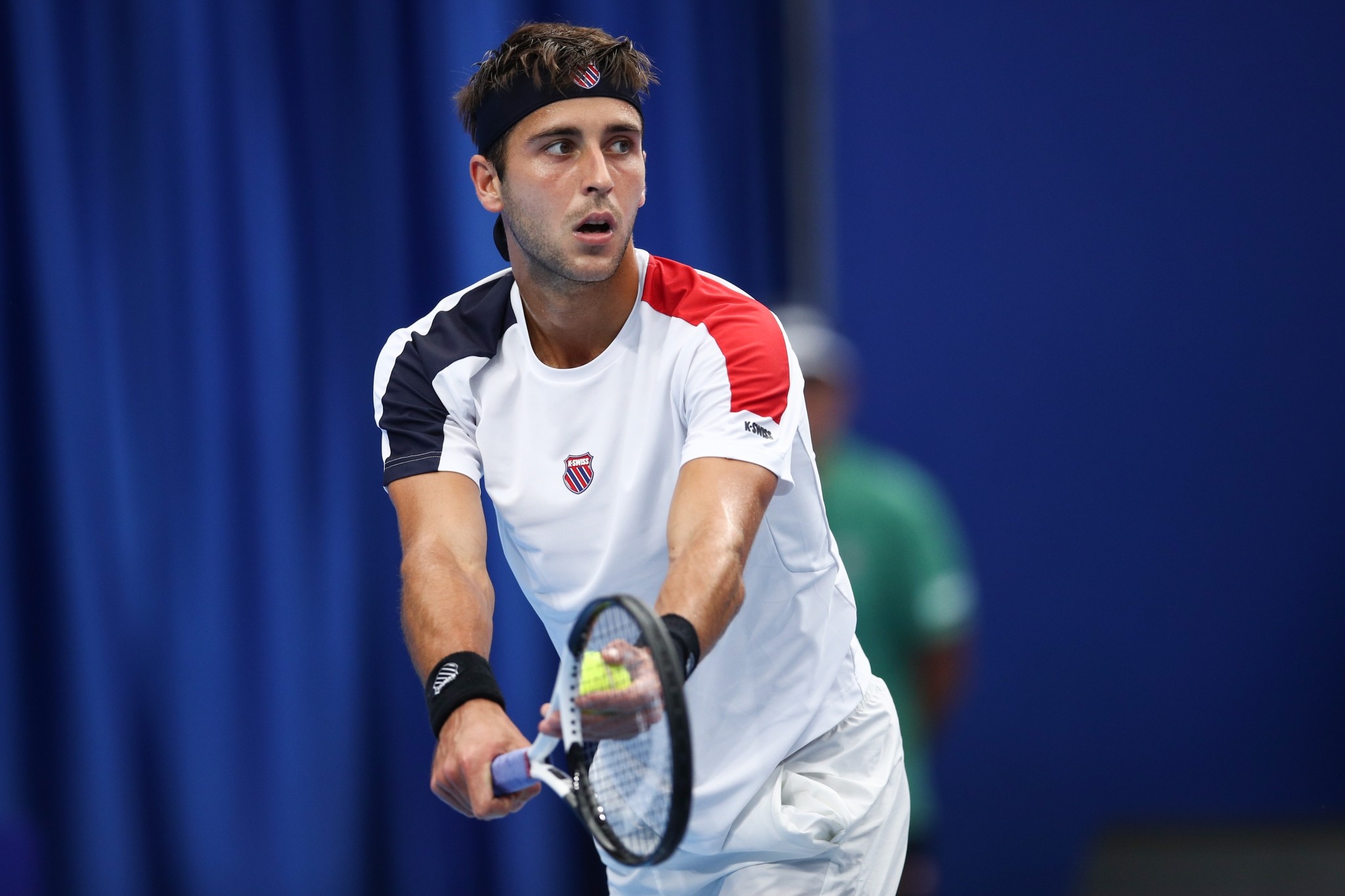 中占据上风 中占据上风