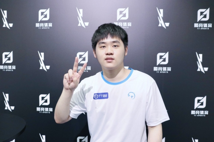 手以其卓越 手以其卓越